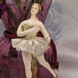 Vintage Capodimonte Porcelain Ballerina Dresden Lace En Pointe *READ